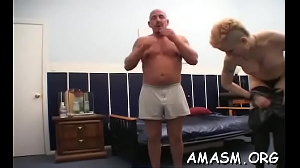 Cute_bimbo agrees to_hardocore sex