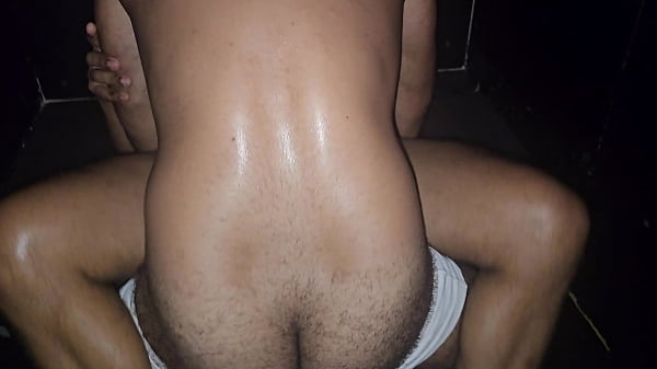 Tres Machos Fodendo No Quarto Escuro Da Sauna Gay Rommeo - O1 thumbnail