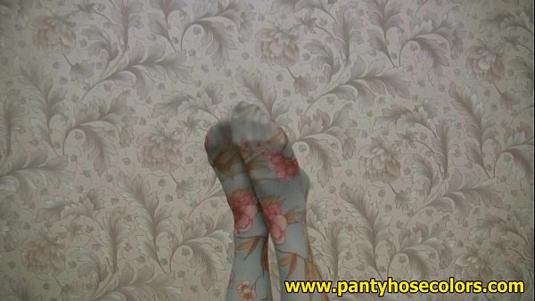 Play MP4 - Color pantyhose for fancy mood