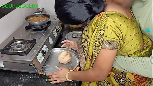 खाना पकाने समय कोन चोदता है छोड़ो मुझे