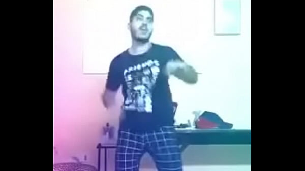 Monita asi&aacute_tica bailando