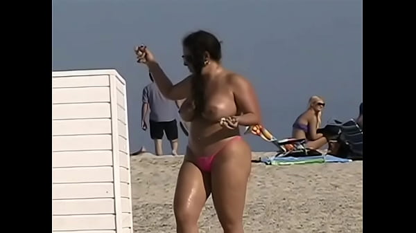Ew 19 this hotwife decided to flash her pussy at any voyeur she sees on the nude beach