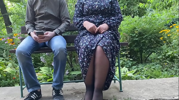 Play MP4 - My lustful mother-in-law put on stockings for me