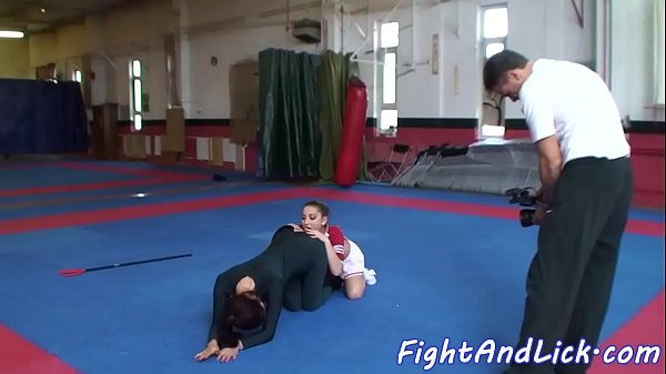 Wrestling cheerleaderlicking babes_pussy