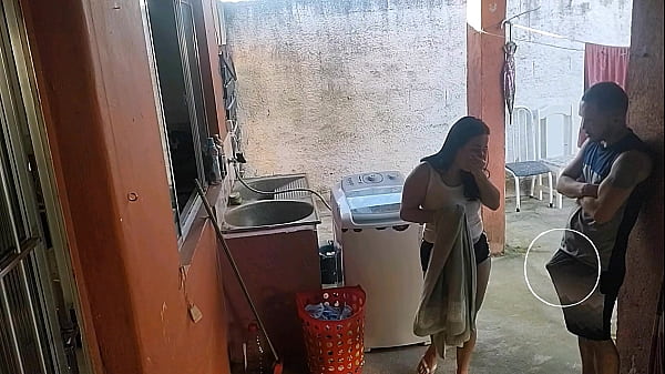 esposa saiu e a empregadanão resistiu ao meu pau ereto