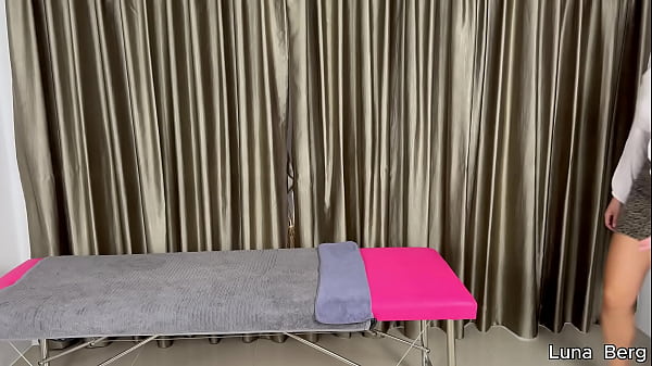 Nonton She Gets Oiled, Spread Wide, And Fingered Until She&rsquo;s Shaking thumbnail