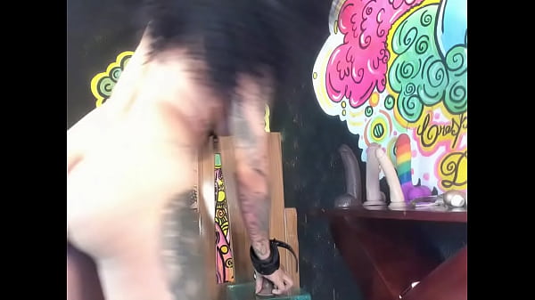 Joven arrecha se imagina que juega con un dildo pensansdo en el tuyo 