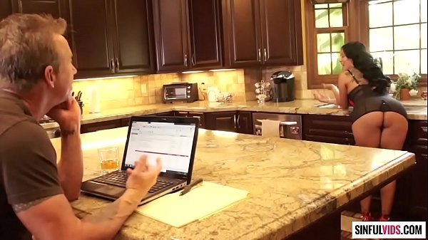 Play MP4 - Big tits mom insists on sex - Kiara Mia and Pat Myne in Banging Milfs 5 Scene 3