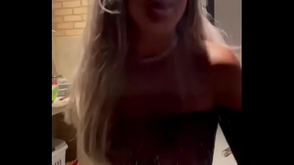 Play MP4 - Churrasqueiro e seduzido por  casada pra fuder&comma; na festa de anivers&aacute;rio do marido