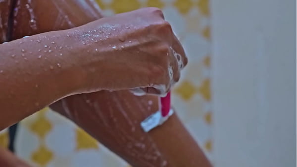 Sanktor bald butch teasing in the tropics 