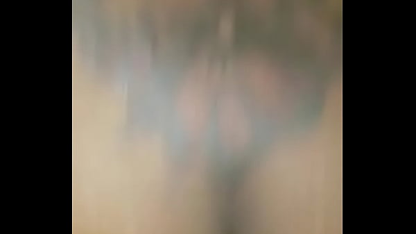 Une pine avec une coquine membr&eacute;e 