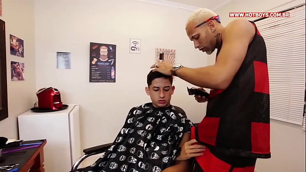 Barbeiro Meteu No Meu Cú Com Gel De Cabelo