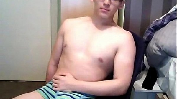 Handsome boy cum thủ d&acirc;m 