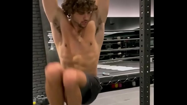 Noah Centineo Suando E Exalando Sua Masculinidade. thumbnail