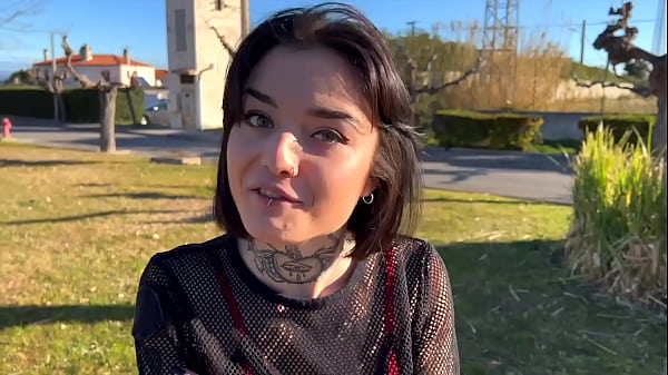 Play MP4 - Crystal&comma; jeune nymphomane s'offre une s&eacute;ance anale