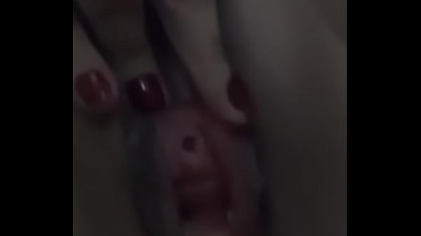 Coroa gostosa se masturbando