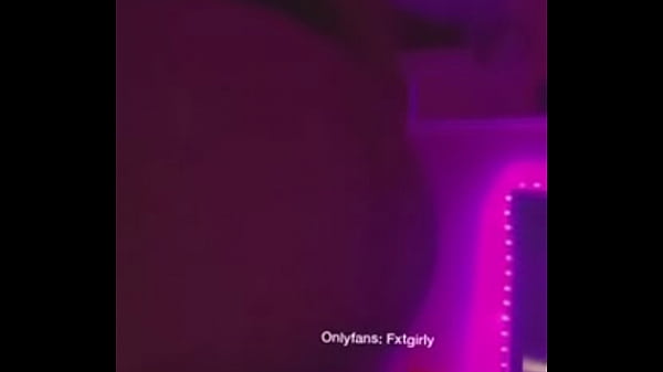 Meneando un poco el culo linda tanga no