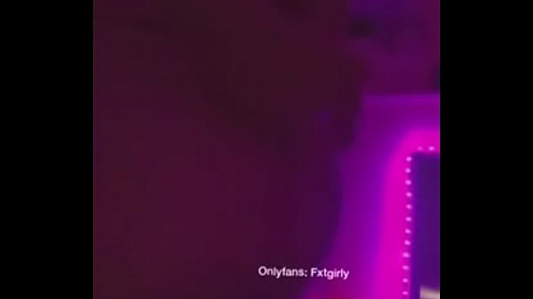 Meneando un poco el culo linda tanga no