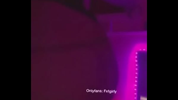 Meneando un poco el culo linda tanga no