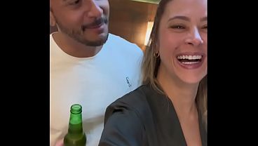 Vem ver Corno olha o que esse pau faz com sua esposinha Esse casada brasileira e uma delicia Fodeu negao pauzudo e ainda humilhou o corno