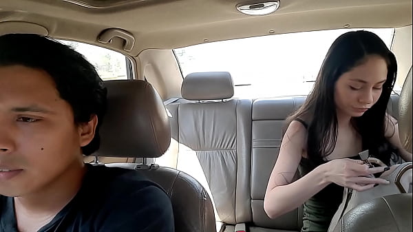 Play MP4 - EN EL TAXI - METO EN UN GRAVE PROBLEMA AL CONDUCTOR CON SU ESPOSA POR ANDAR EXITADA - VIDEO CHISTOSO