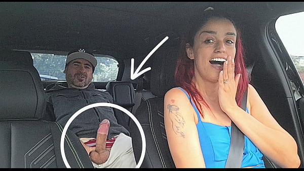 Motorista De App Viaja Sem Calcinha No Carro E Deixa Passageiros De Pau Duro! thumbnail
