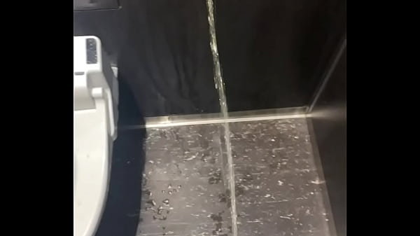 男子大学生 放尿 thumbnail