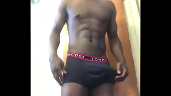 Play MP4 - Neg&atilde;o &lpar;jumento&rpar; tocando uma