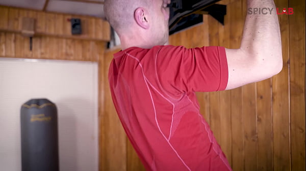 Play MP4 - Sex in the gym for young girl and her personal coach with Moona Snake and Capitano Eric