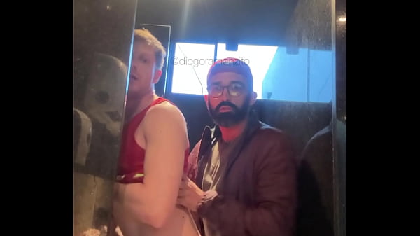 Sexo No Banheiro Do Supermercado (cruising Sex) thumbnail