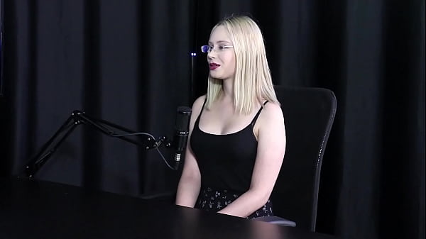 Play MP4 - Desde nova era acompanhante&comma; e ficou bem t&iacute;mida quando fez um filme - Vivian Lola &lpar;SHEER&sol;RED&rpar;