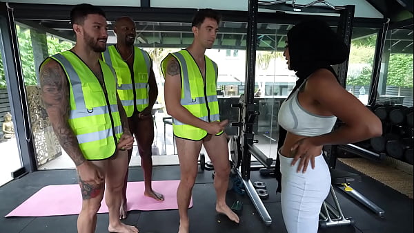 Nonton Gangbang At The Gym With The Persian Queen Yasmina Khan Double Penetration With Anal thumbnail