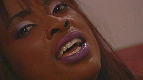 Metro - In Vogue - scene 1 