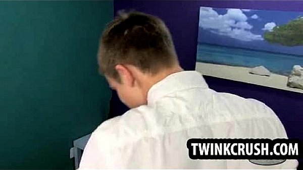 Kyler Moss Sucking On A Cock And Getting A Rimjob thumbnail