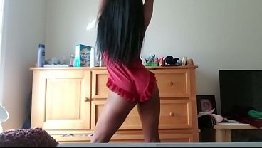 Ever Dances TWERK before playing with her hot pussy and masturbating after twerking until she comes