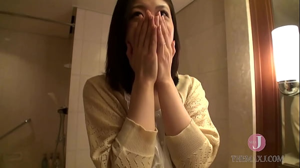 Play MP4 - 美しい若妻を便器に座らせ大人のおもちゃで犯す、突き出したケツがぷりぷり