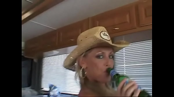 Play MP4 - Two lustful bitches brunette and blonde are engaged in group sex with three bulls in a van suck dicks and substitute their holes for fucking