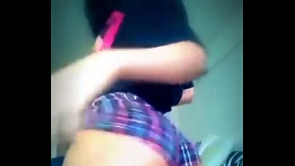 SexyHispanic girl twerking