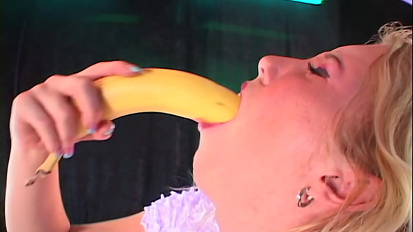 Banana split cream blonde ballerina squirts & deepthroats 
