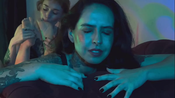 Can You Fit Your Tongue In Between Each Of MyToes