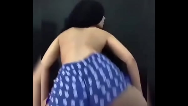 Novinha rebolando bemgostoso