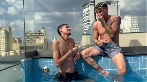 Perdeu A Aposta Pro Brun&atilde;o Teve Que Mamar E Dar O Cu thumbnail