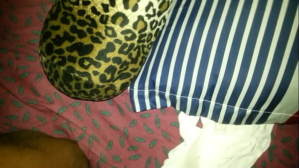 Nonton Bbw Tongue Slap thumbnail