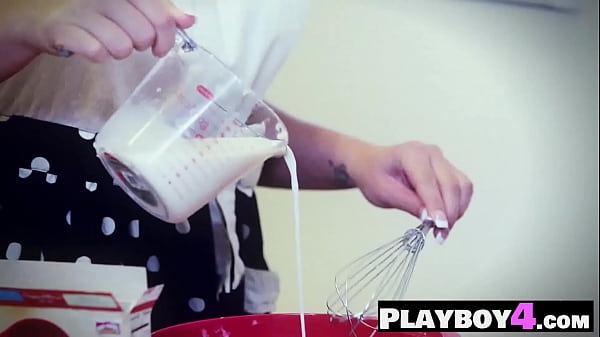 Hot model Lana James shows cooking experience beforeamazing striptease