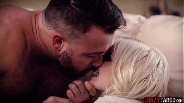 Sexy babe Piper Perri enjoyed hardcore pussy fucking 