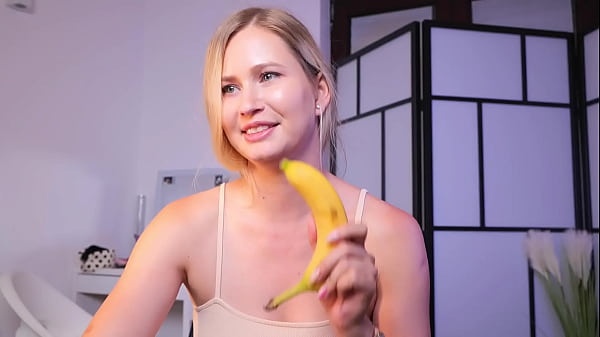 Nonton Sexy Eating Banana thumbnail