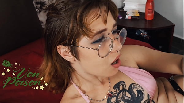 Play MP4 - Asmr dos pezinhos de salto alto que ela enfia na buceta