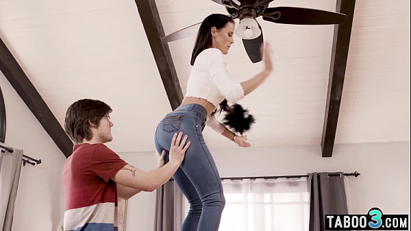 Play MP4 - Big boobed mature stepmom Sofie Marie gives a naughty task to her stepson