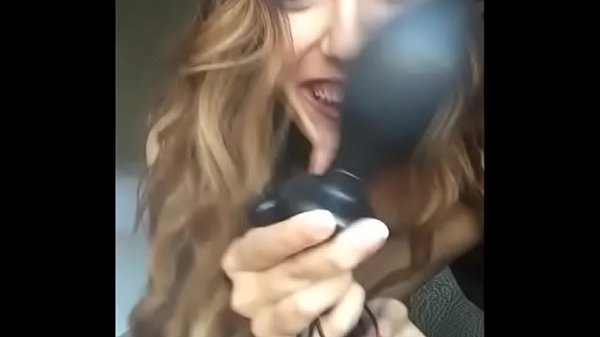 Play MP4 - como se llama&quest; What's her name&quest;