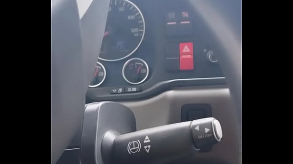 Nonton Une Courte Exib thumbnail